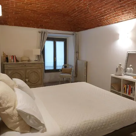 Lo Charme: Near Hospital & Apartment Novara